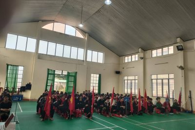 LIên đội tổ chức cuộc thi Chúng em kể chuyện Bác Hồ, kết hợp với thăm đền thờ Trần Hưng Đạo
