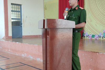 Liên đội PTDTNT -THCSTX Buôn Hồ chào cờ đầu tuần. Trao giải ngày hội Tiến bước lên Đoàn. Phối hợp CA thị xã buôn Hồ tuyê truyền phòng chống ma túy